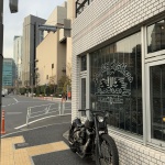 13:バイクがある店を右です